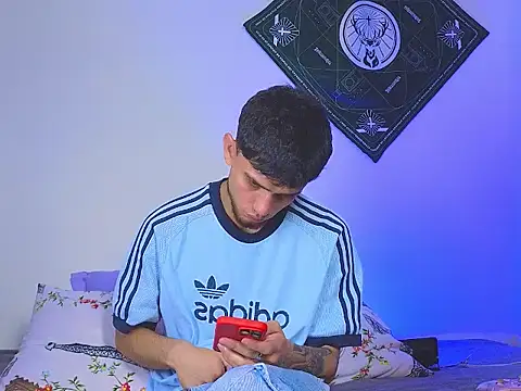 Snapshot of samevansx_ chatting on 12/04/25, 04:59 samevansx online show from 12/04/25, 04:59