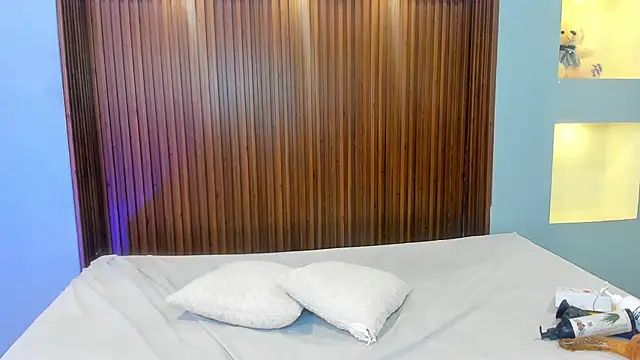 ZaraBlaze5 online show from 09/26/25, 12:20