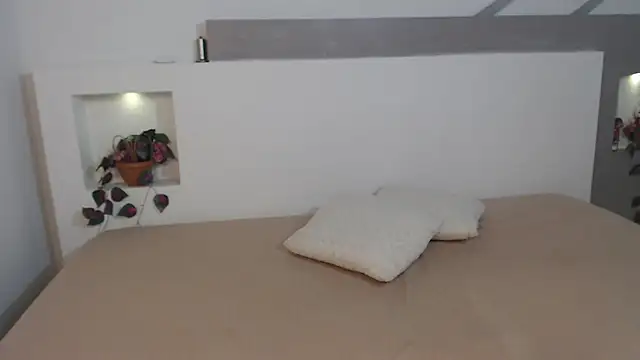 ZaraBlaze5 online show from 10/19/25, 12:28