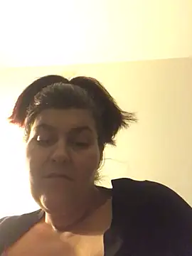 Snapshot of Curvy-Essex-Milf chatting on 03/23/25, 03:54 Curvy-Essex-Milf online show from 03/23/25, 03:54