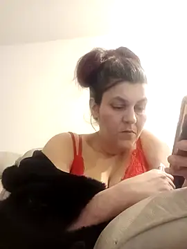 Snapshot of Curvy-Essex-Milf chatting on 12/13/25, 07:53 Curvy-Essex-Milf online show from 12/13/25, 07:53