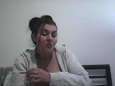 Snapshot of Curvy-Essex-Milf chatting on 03/05/26, 11:34 Curvy-Essex-Milf online show from 03/05/26, 11:34