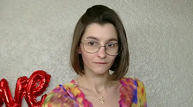 luna Gharming online show from 03/07/25, 12:12