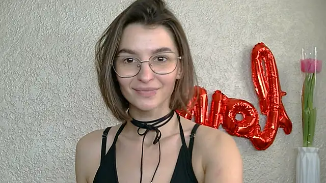 luna Gharming online show from 03/08/25, 12:20