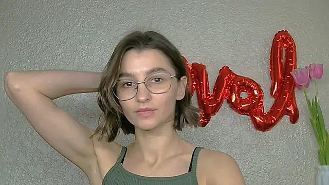 luna Gharming online show from 03/11/25, 09:34