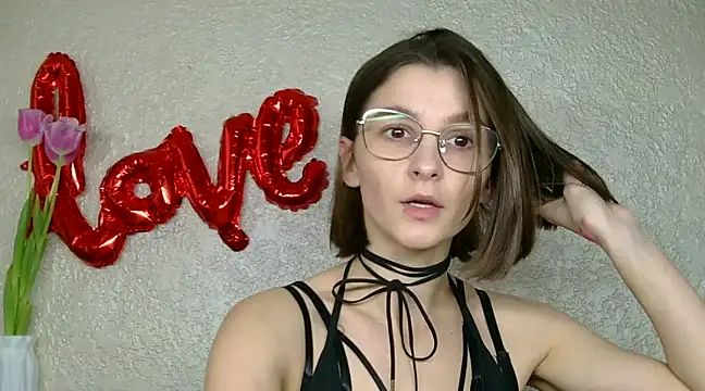 luna Gharming online show from 03/12/25, 09:44