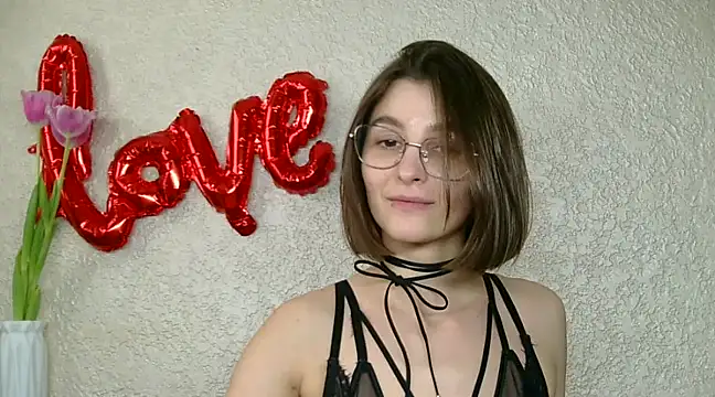 luna Gharming online show from 03/12/25, 12:47