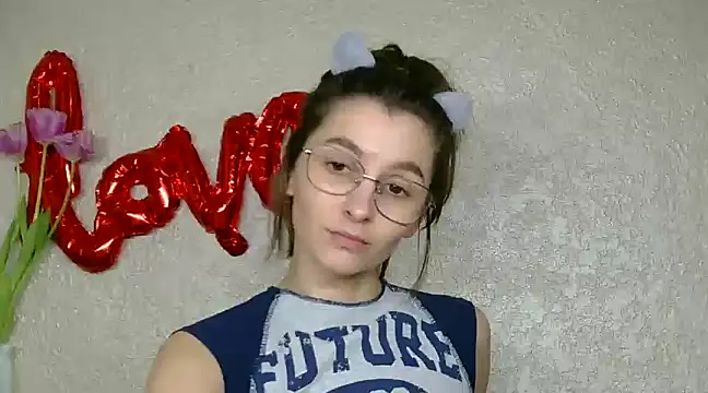 luna Gharming online show from 03/13/25, 09:10