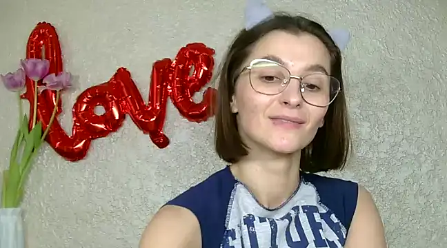 luna Gharming online show from 03/13/25, 12:35