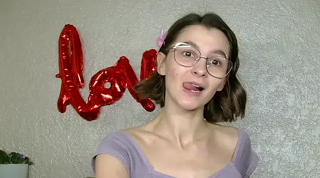 luna Gharming online show from 03/15/25, 09:52