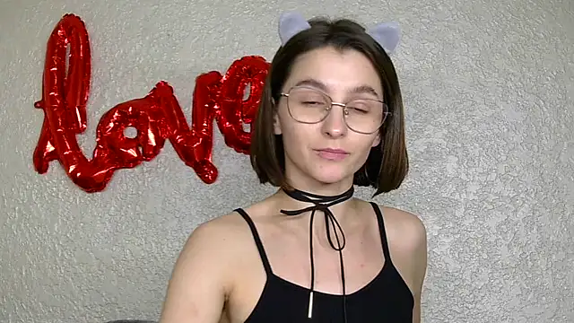 luna Gharming online show from 03/17/25, 04:54