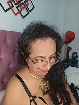 AlessandraLeroy online show from 05/19/26, 01:11