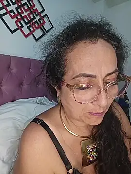 AlessandraLeroy online show from 05/19/26, 02:07