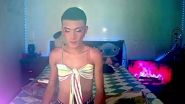 Snapshot of KimberlyXtreme chatting on 12/15/25, 01:15 KimberlyXtreme online show from 12/15/25, 01:15