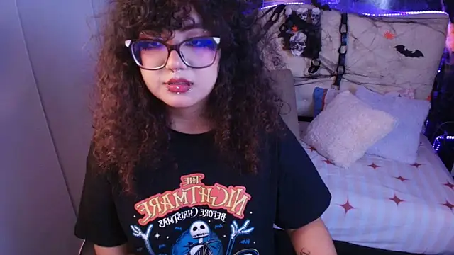 Snapshot of _Lilly_miller chatting on 10/31/25, 10:16 Lilly miller online show from 10/31/25, 10:16