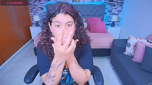 Snapshot of _Lilly_miller chatting on 11/05/25, 05:46 Lilly miller online show from 11/05/25, 05:46