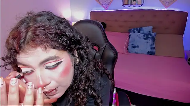 Snapshot of _Lilly_miller chatting on 11/21/25, 07:56 Lilly miller online show from 11/21/25, 07:56