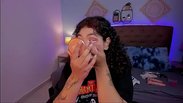 Snapshot of _Lilly_miller chatting on 11/24/25, 08:30 Lilly miller online show from 11/24/25, 08:30