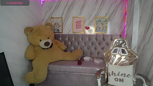 Snapshot of _wendy_b chatting on 03/08/25, 02:01 wendy b online show from 03/08/25, 02:01