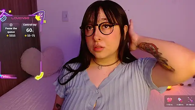 Oliviargf online show from 09/15/25, 12:43