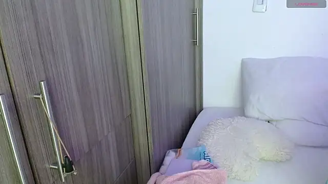 Oliviargf online show from 10/30/25, 12:56