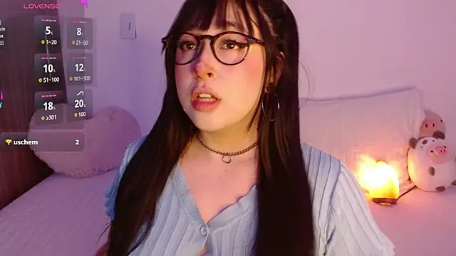 Snapshot of Oliviargf chatting on 11/17/25, 12:05 Oliviargf online show from 11/17/25, 12:05