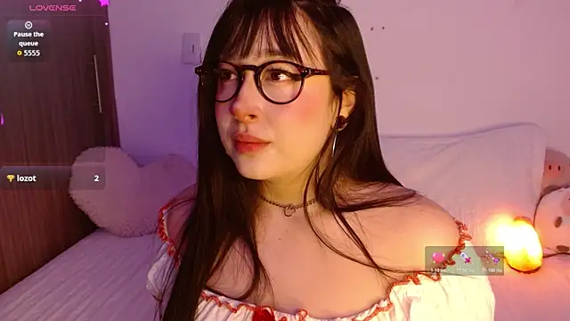 Snapshot of Oliviargf chatting on 11/17/25, 11:54 Oliviargf online show from 11/17/25, 11:54