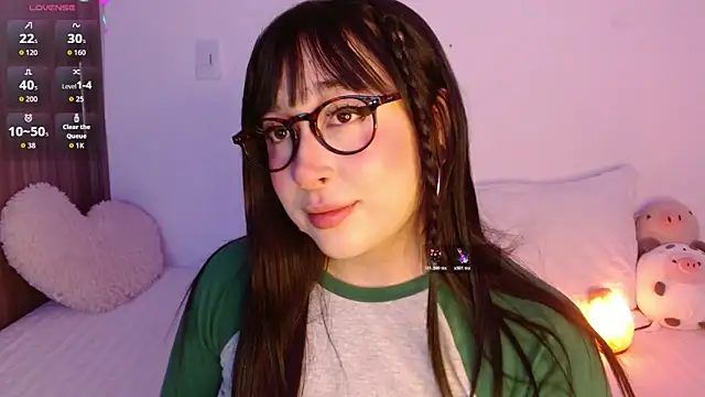 Snapshot of Oliviargf chatting on 11/20/25, 11:15 Oliviargf online show from 11/20/25, 11:15