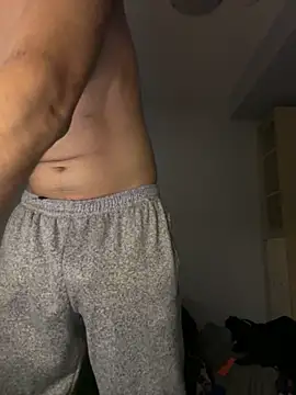 njariwala6 online show from 10/26/25, 10:47