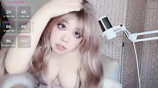 Snapshot of Cocobee chatting on 12/02/25, 05:08 Cocobee online show from 12/02/25, 05:08