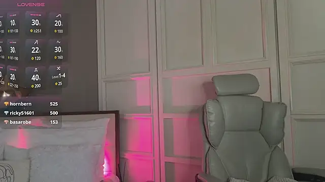 OhMyEmma online show from 03/10/25, 04:17