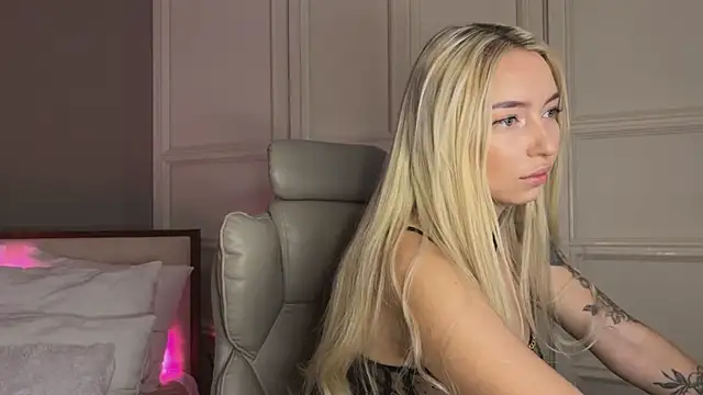 OhMyEmma online show from 03/12/25, 01:03