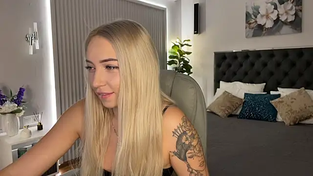 OhMyEmma online show from 09/23/25, 02:03