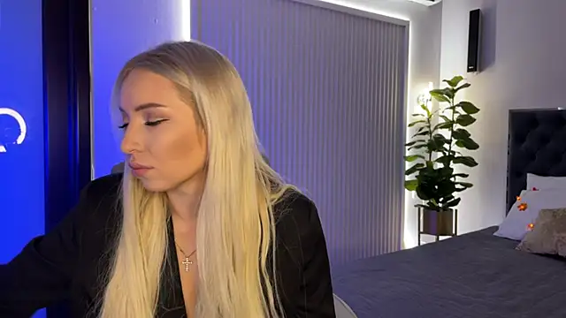 OhMyEmma online show from 10/18/25, 01:19