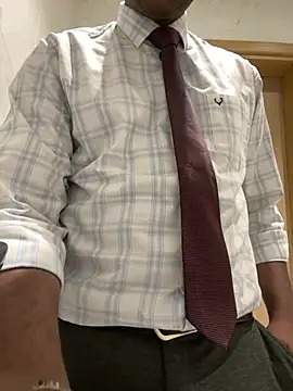 Snapshot of MIRTHICK2002 chatting on 03/13/25, 12:35 MIRTHICK2002 online show from 03/13/25, 12:35