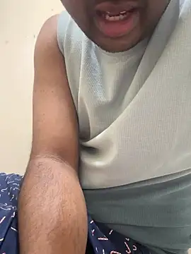 Snapshot of MIRTHICK2002 chatting on 03/19/25, 08:45 MIRTHICK2002 online show from 03/19/25, 08:45