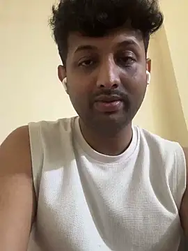 Snapshot of MIRTHICK2002 chatting on 09/13/25, 10:37 MIRTHICK2002 online show from 09/13/25, 10:37