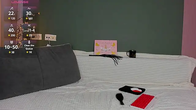 Charlotte Woods online show from 03/17/25, 04:08