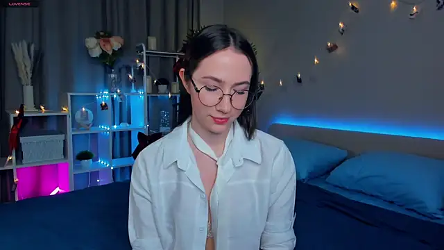 Kira mindnes online show from 03/06/25, 07:21