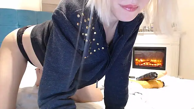 ElssaRush online show from 10/31/25, 03:57