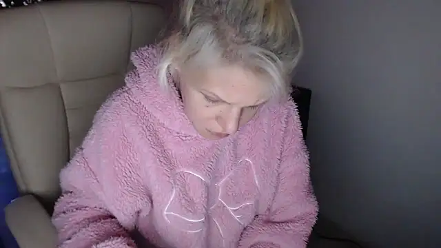 ElssaRush online show from 12/03/25, 08:00