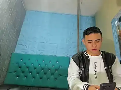 Snapshot of NohaCollens chatting on 03/08/25, 11:27 NohaCollens online show from 03/08/25, 11:27