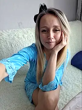 b l o n d i n k a online show from 03/21/25, 10:50