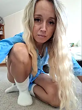 b l o n d i n k a online show from 09/10/25, 04:01