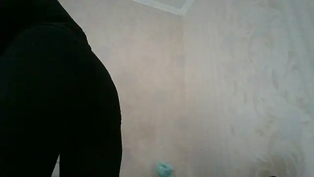 Snapshot of AliseWats chatting on 10/11/25, 12:47 AliseWats online show from 10/11/25, 12:47