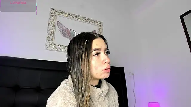 Snapshot of Lola_Blondie chatting on 09/10/25, 12:05 Lola Blondie online show from 09/10/25, 12:05