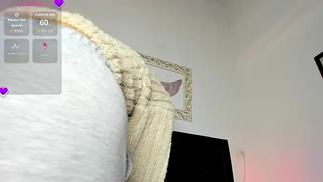 Snapshot of Lola_Blondie chatting on 10/01/25, 12:11 Lola Blondie online show from 10/01/25, 12:11