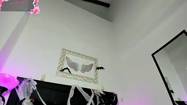 Snapshot of Lola_Blondie chatting on 10/10/25, 12:04 Lola Blondie online show from 10/10/25, 12:04