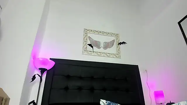 Snapshot of Lola_Blondie chatting on 10/25/25, 12:23 Lola Blondie online show from 10/25/25, 12:23