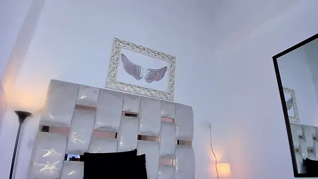 Snapshot of Lola_Blondie chatting on 11/18/25, 12:20 Lola Blondie online show from 11/18/25, 12:20